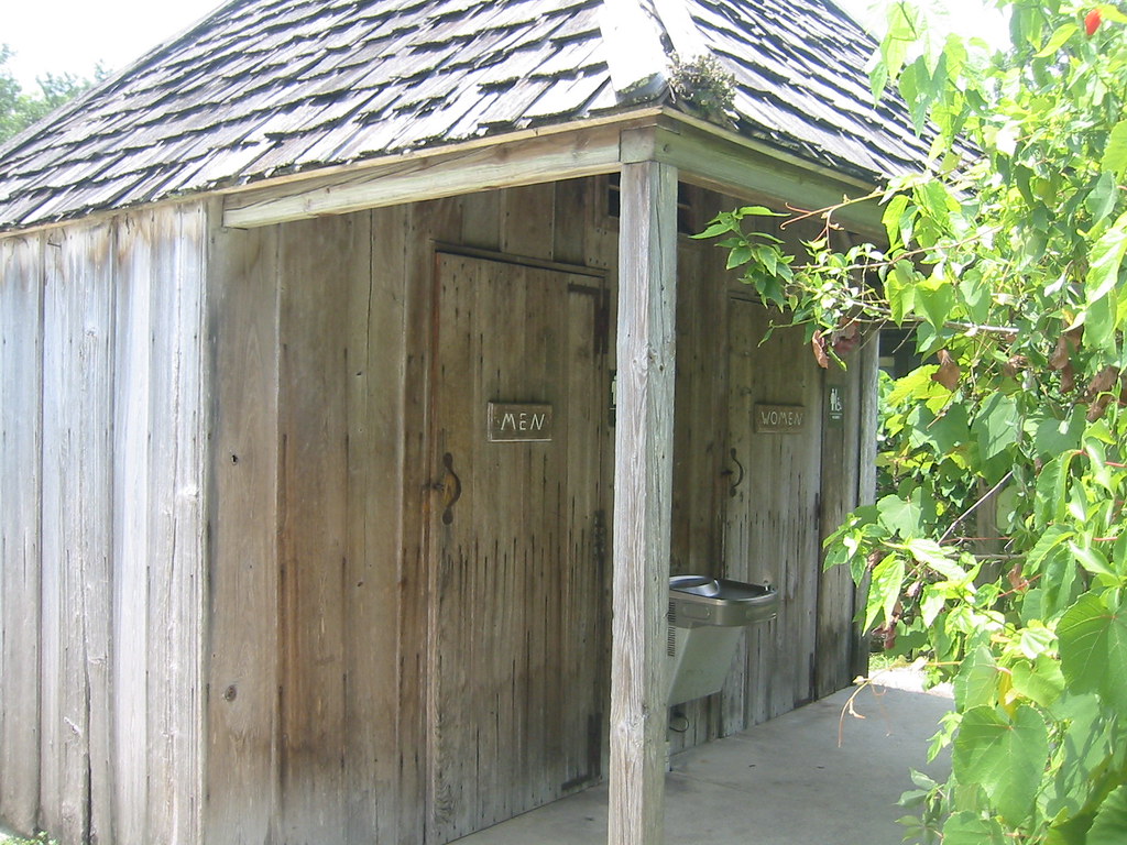 González Restroom